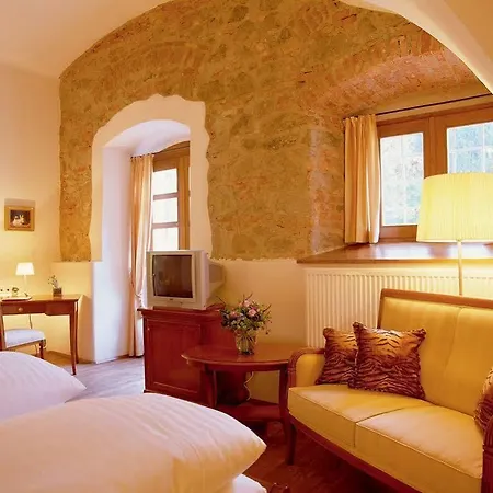 Schloss Mühldorf Hotel 4*