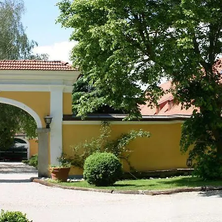 Schloss Muehldorf Отель Фельдкирхен-на-Дунае